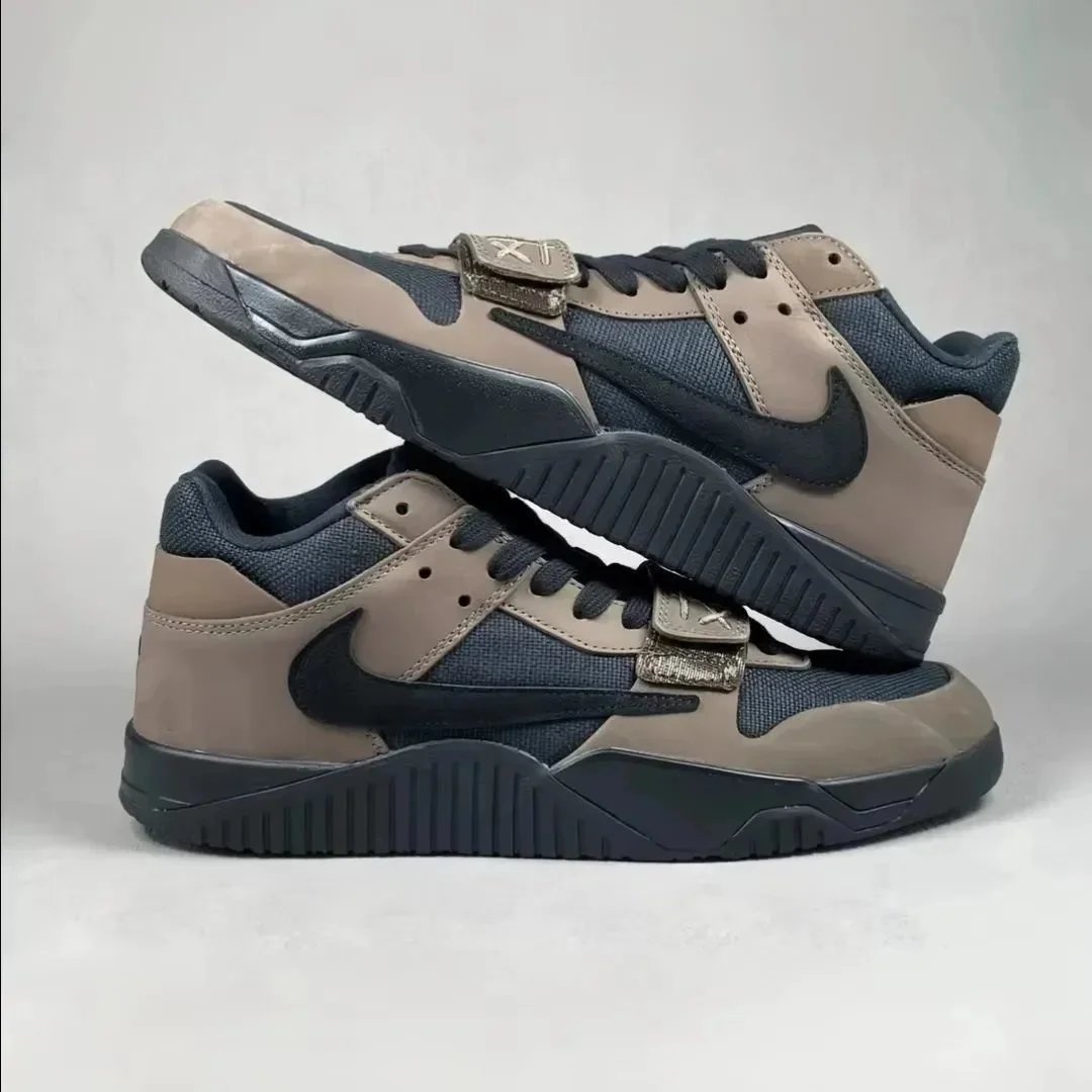 Black and brown sneakers-2327