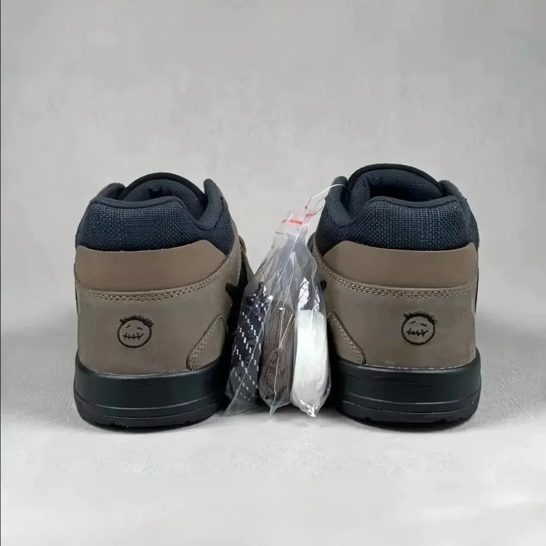 Black and brown sneakers-2327