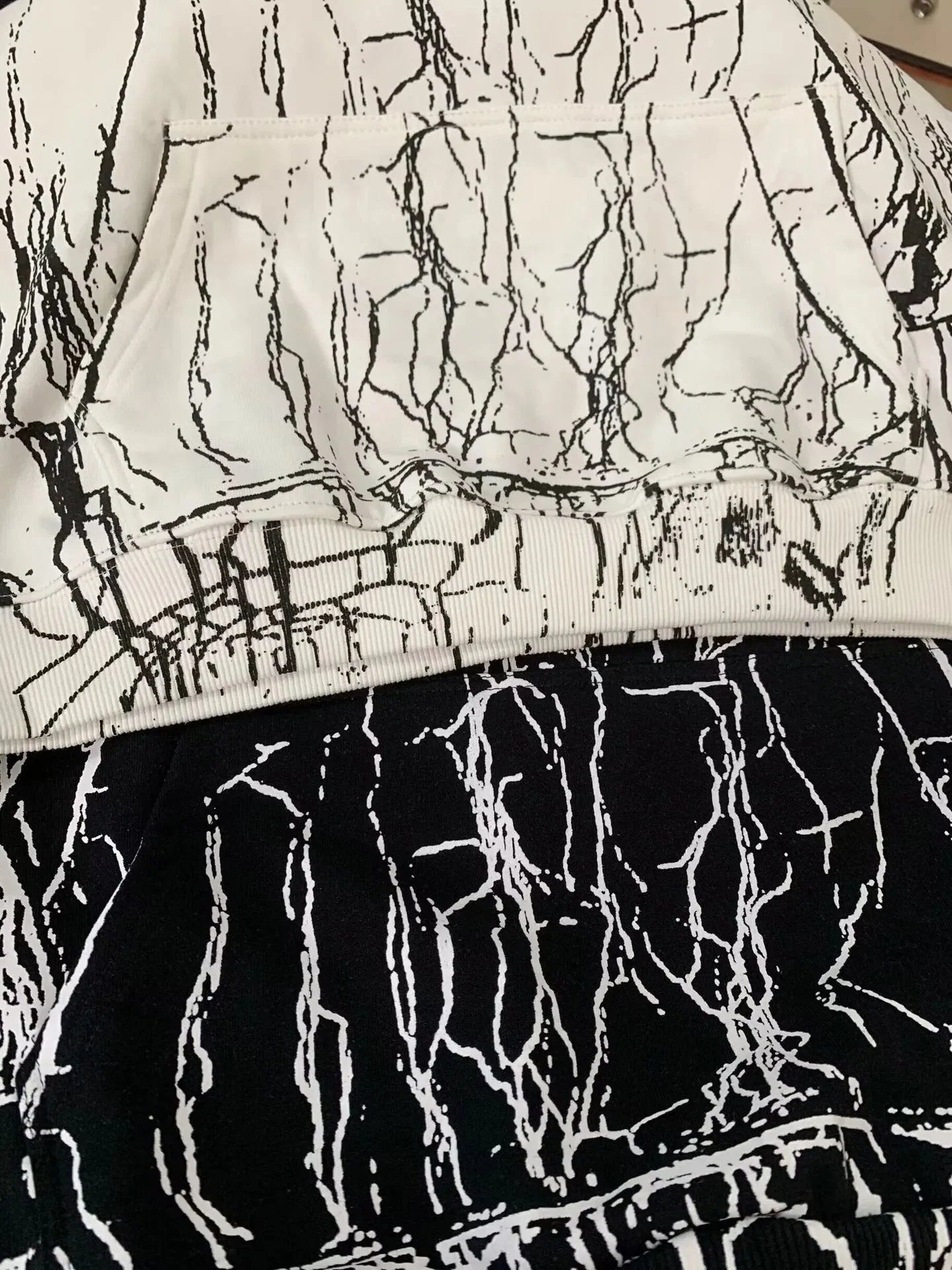 Autumn and Winter New360Gram AM1R1Cracked Classic Letters LOGO Printed cotton terry unisex hooded sweatshirt www.yupoo.site